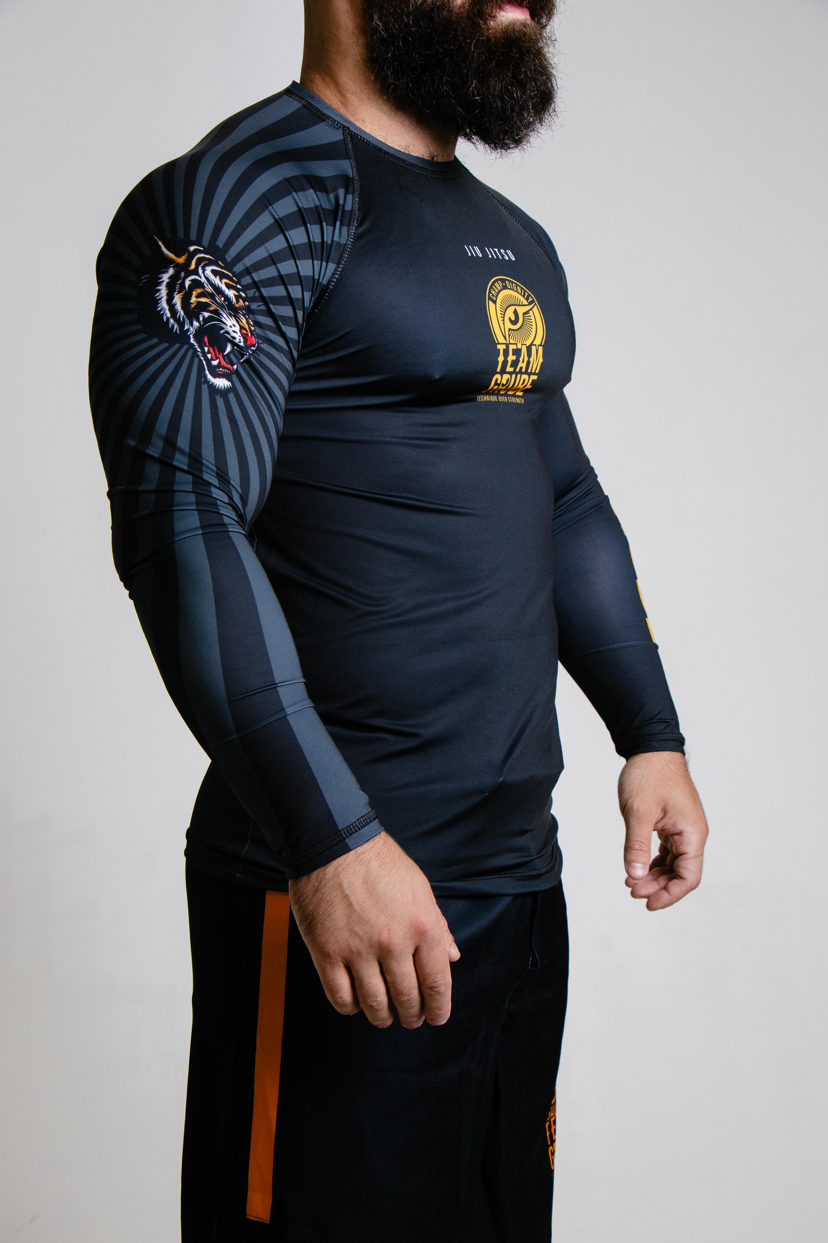 Rash guard manga longa da Team Grube, com estampa de tigre na manga